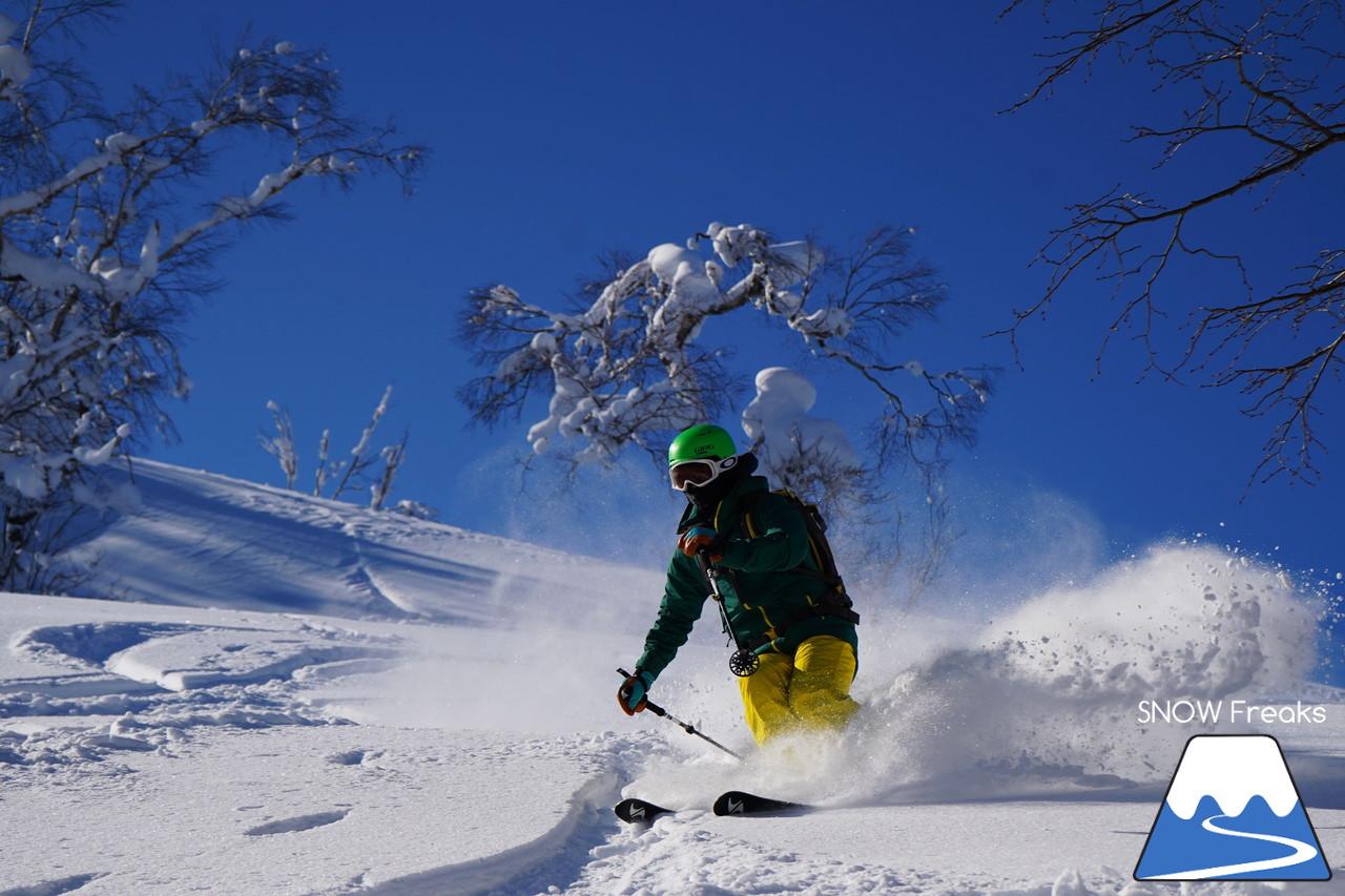 カムイスキーリンクス 今季ICチケット導入＆新装OPENのセンターハウスで快適度アップ☆そして、粉雪が舞い上がる尾形信の『パウダーガイド』!!